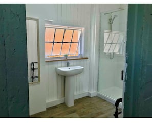 Bathroom - Manor House Mews - Rustic Stable Conversion (Dorchester)