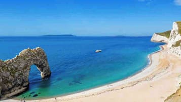Casa, 2 quartos, varanda | Praia