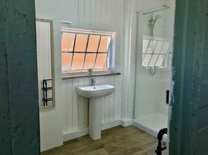 House, 2 Bedrooms, Patio | Bathroom