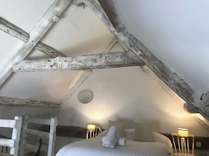 2 bedrooms - Manor House Mews - Rustic Stable Conversion (Dorchester)
