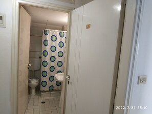Studio, 1 Bedroom, Balcony | Bathroom