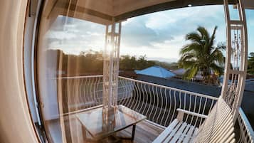 House, 3 Bedrooms, Smoking, Balcony | Property grounds