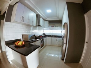 House, 3 Bedrooms, Smoking, Balcony | Private kitchen