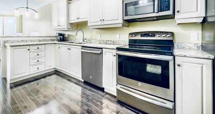 Classy Modern Townhouse-downtown St Johns With Garage