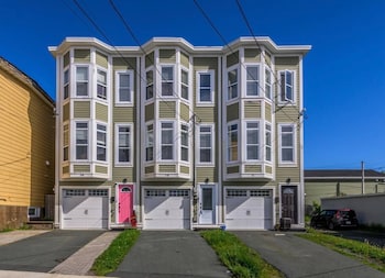 Classy Modern Townhouse-downtown St Johns With Garage