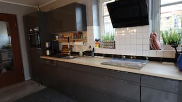 Rumah Comfort | Dapur pribadi | Lemari es, microwave, oven, dan kompor