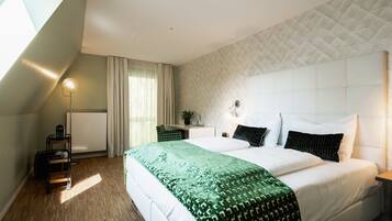 Superior Studio | Hypo-allergenic bedding, in-room safe, individually decorated