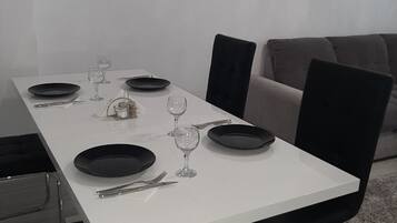 Studio, 1 Queen Bed with Sofa bed | Private kitchen | Fridge, microwave, oven, stovetop