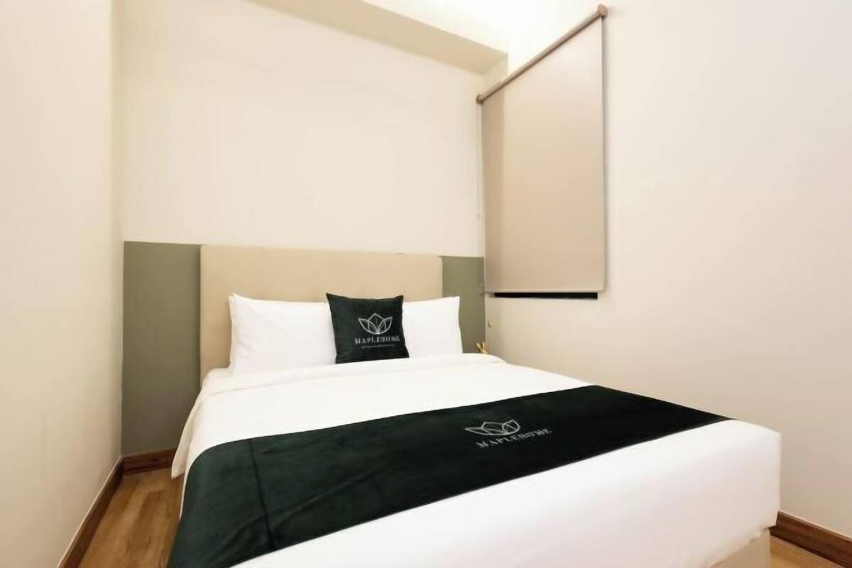 1 quarto, cortinas blackout, ferros/tábuas de passar roupa