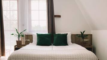 Deluxe Double or Twin Room, Terrace | Laptop workspace, blackout drapes, soundproofing, iron/ironing board