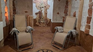 Sauna, hot tub, pijat dengan batu panas, dan pijat jaringan dalam