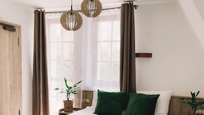 Kamar Double atau Twin Deluks, balkon | Ruang kerja ramah laptop, tirai kedap cahaya, dan kedap suara