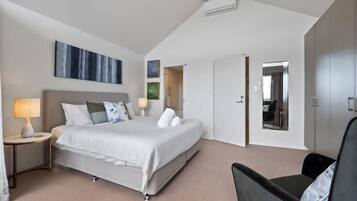 1 bedroom, iron/ironing board, internet, bed sheets