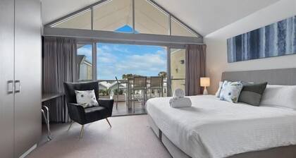 Haven on Seine - Luxury Apartment 1B - Haven on Seine - 1 Bedroom Luxury Apartment overlooking the bay.