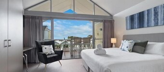 Haven on Seine - Luxury Apartment 3B - Haven on Seine - 3 Bedroom Luxury Apartment overlooking the bay.