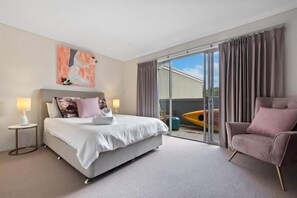 3 bedrooms, iron/ironing board, Internet, bed sheets