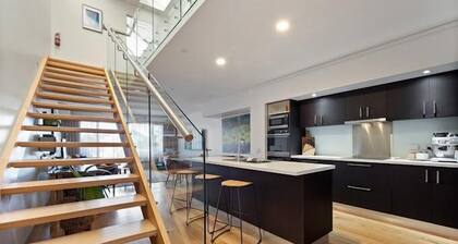 Haven on Seine - Luxury Apartment 3B - Haven on Seine - 3 Bedroom Luxury Apartment overlooking the bay.