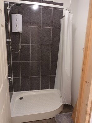 Apartment | Bathroom | Shower, towels - Converted French bus With Stunning Views (Beaworthy)