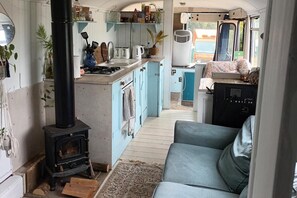 Interior - Converted French bus With Stunning Views (Beaworthy)