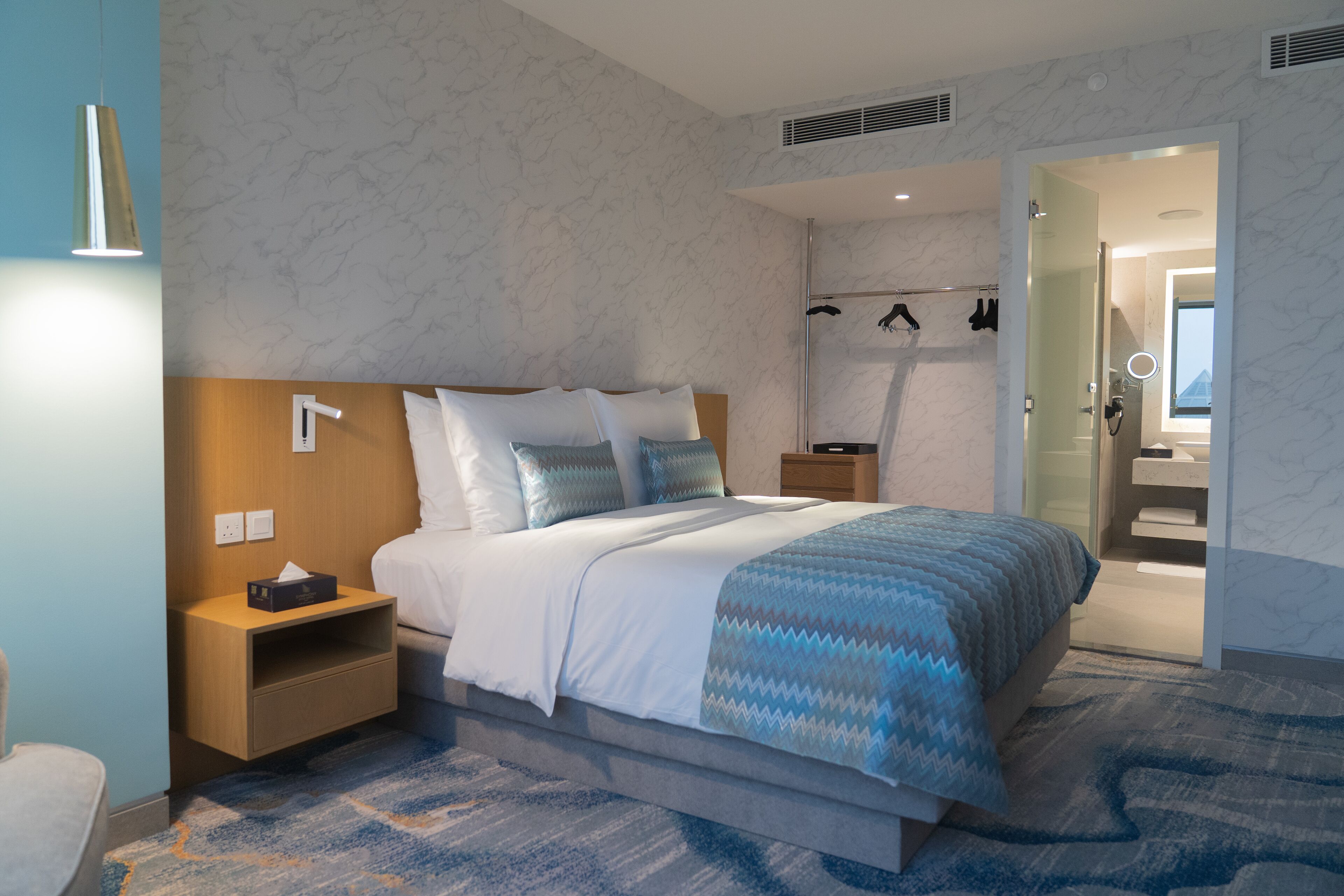 Premium Grand Suite | Minibar con artículos gratuitos, caja fuerte, escritorio