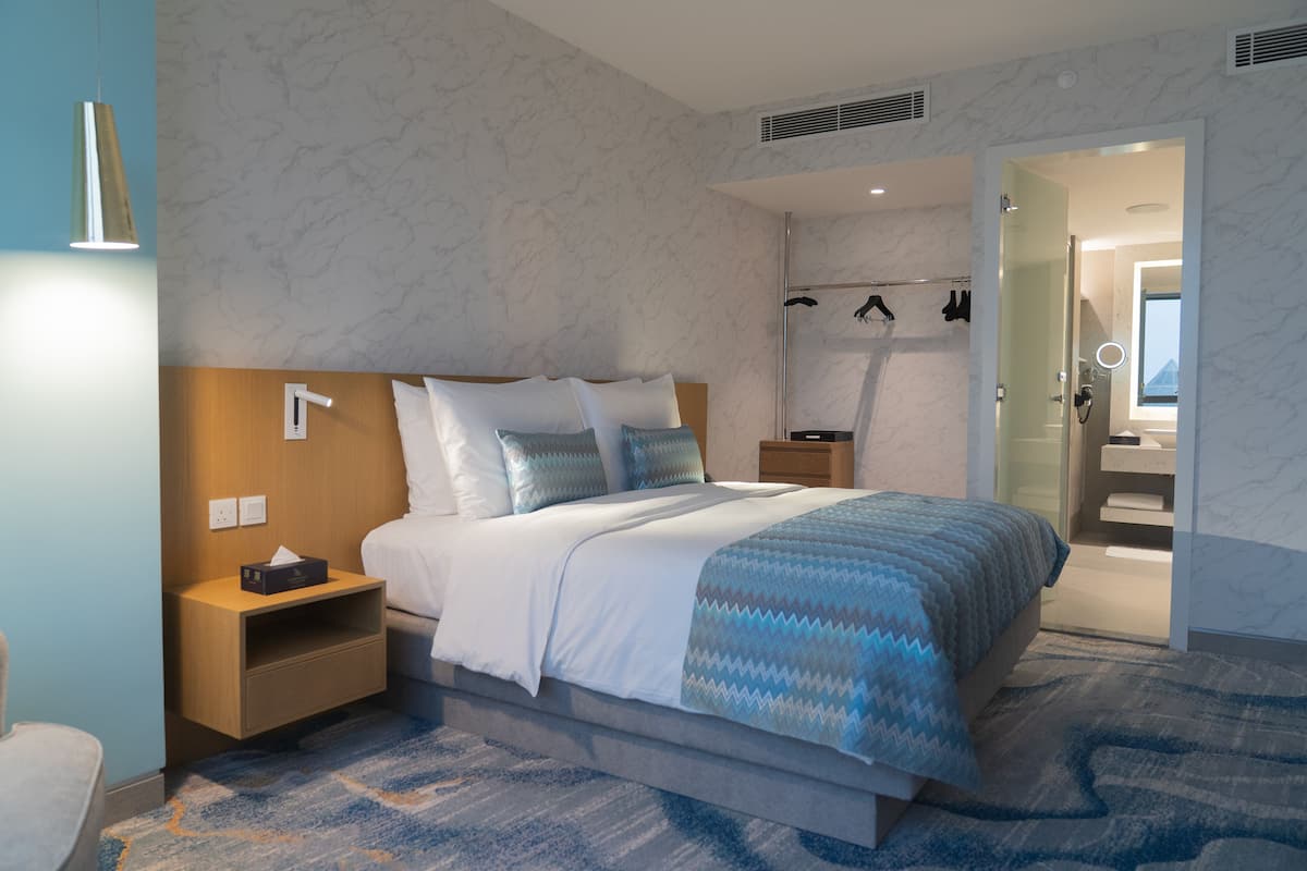 Premium Grand Suite | Free minibar, in-room safe, desk, laptop workspace