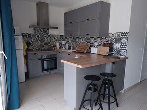 Fridge, microwave, oven, stovetop - Gite D&D Avec Piscine Privative (Martel)