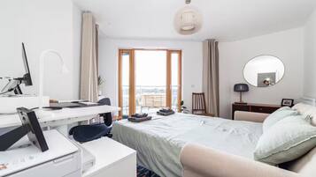 2 bedrooms, desk, iron/ironing board, free WiFi