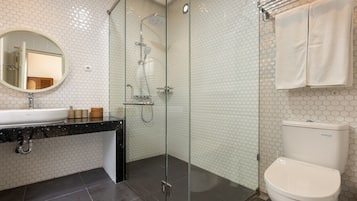 Room (Suite) | Bathroom | Shower, rainfall showerhead, free toiletries, hair dryer