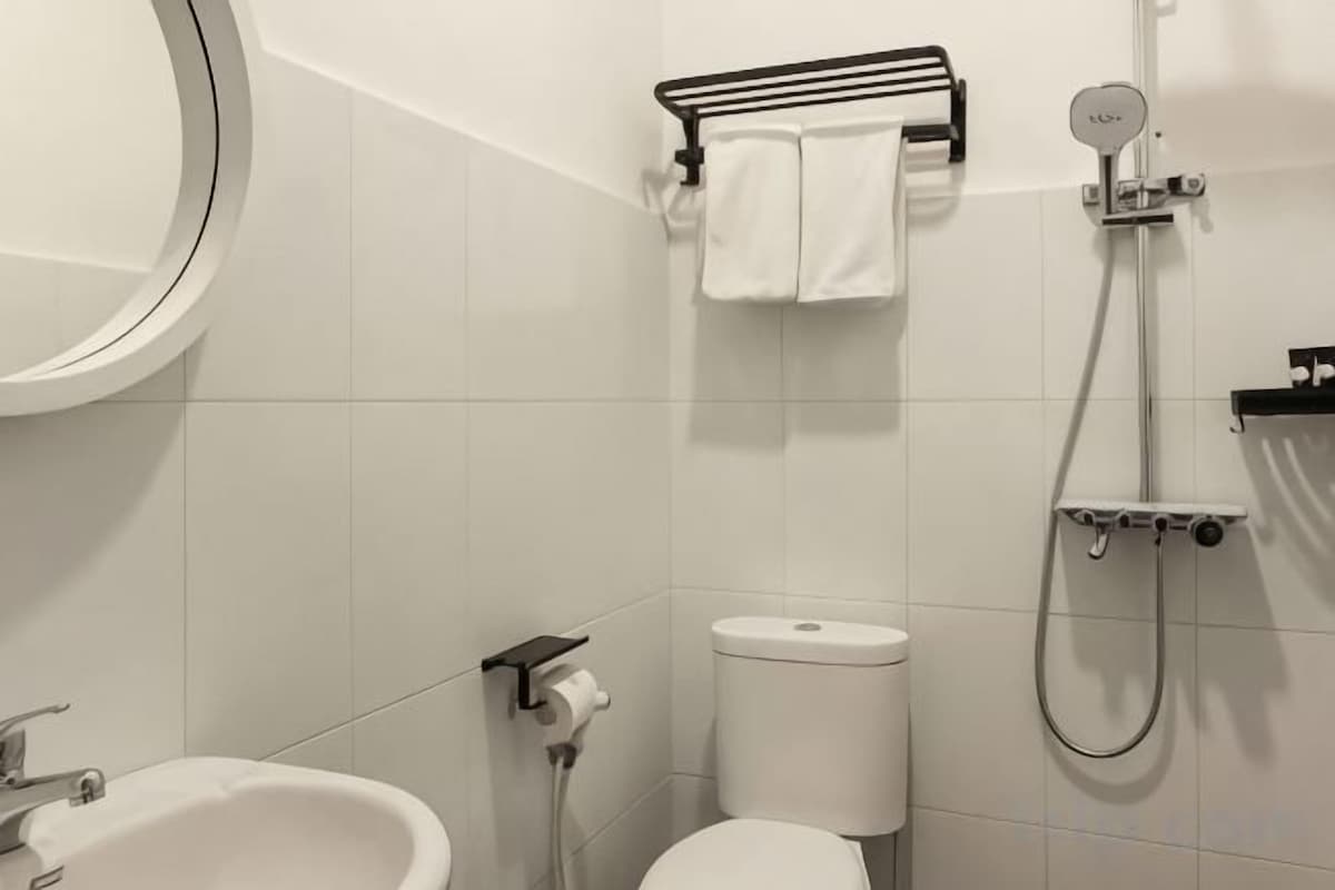 Baño | Regadera, regadera tipo lluvia, amenidades de baño gratuitas
