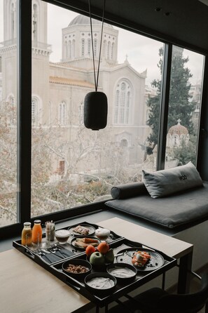 Free daily full breakfast - Athens Woo Suites (Athens)