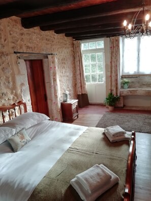 3 bedrooms, iron/ironing board, travel cot, free WiFi