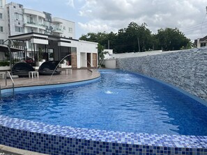 Pool - Lovely 2 bedroom condo with a pool area (Cantonments)