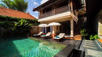 Family Villa | Desk, iron/ironing board, free WiFi, bed sheets