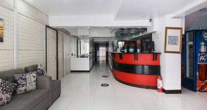 OYO 894 Cosmo Hotel P Campa Manila