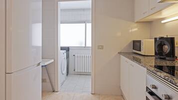 Refrigerador, microondas, horno y lavavajillas