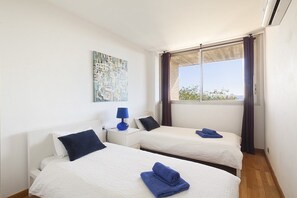 5 bedrooms, iron/ironing board, travel cot, free WiFi