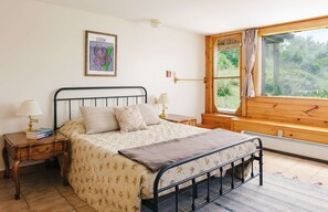 15 bedrooms, desk, WiFi (free), bed sheets