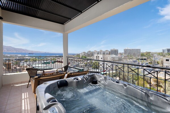 Comfort Premium Room with Hot Tub and Balcony