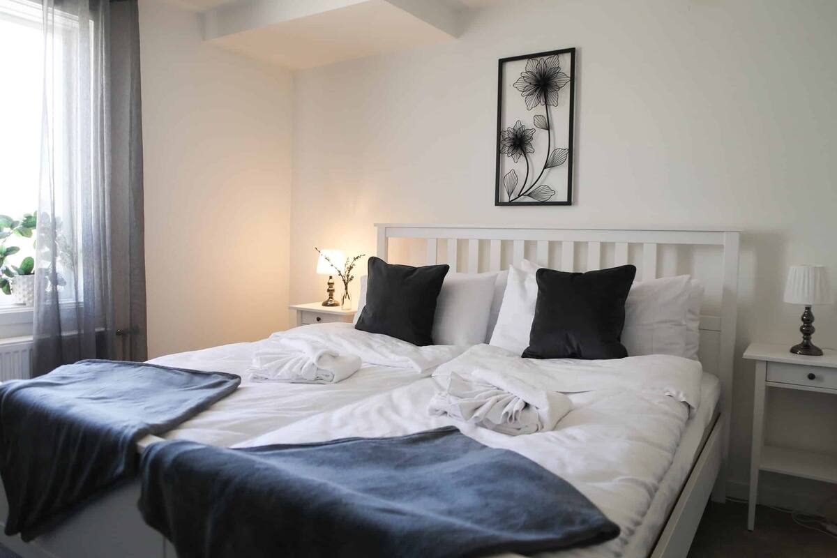 Double Room | Desk, laptop workspace, WiFi (free), bed sheets