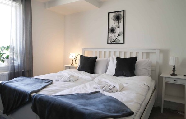 Desk, laptop workspace, free WiFi, bed sheets - Apelkvistens Wärdshus & Logi (Holsljunga)