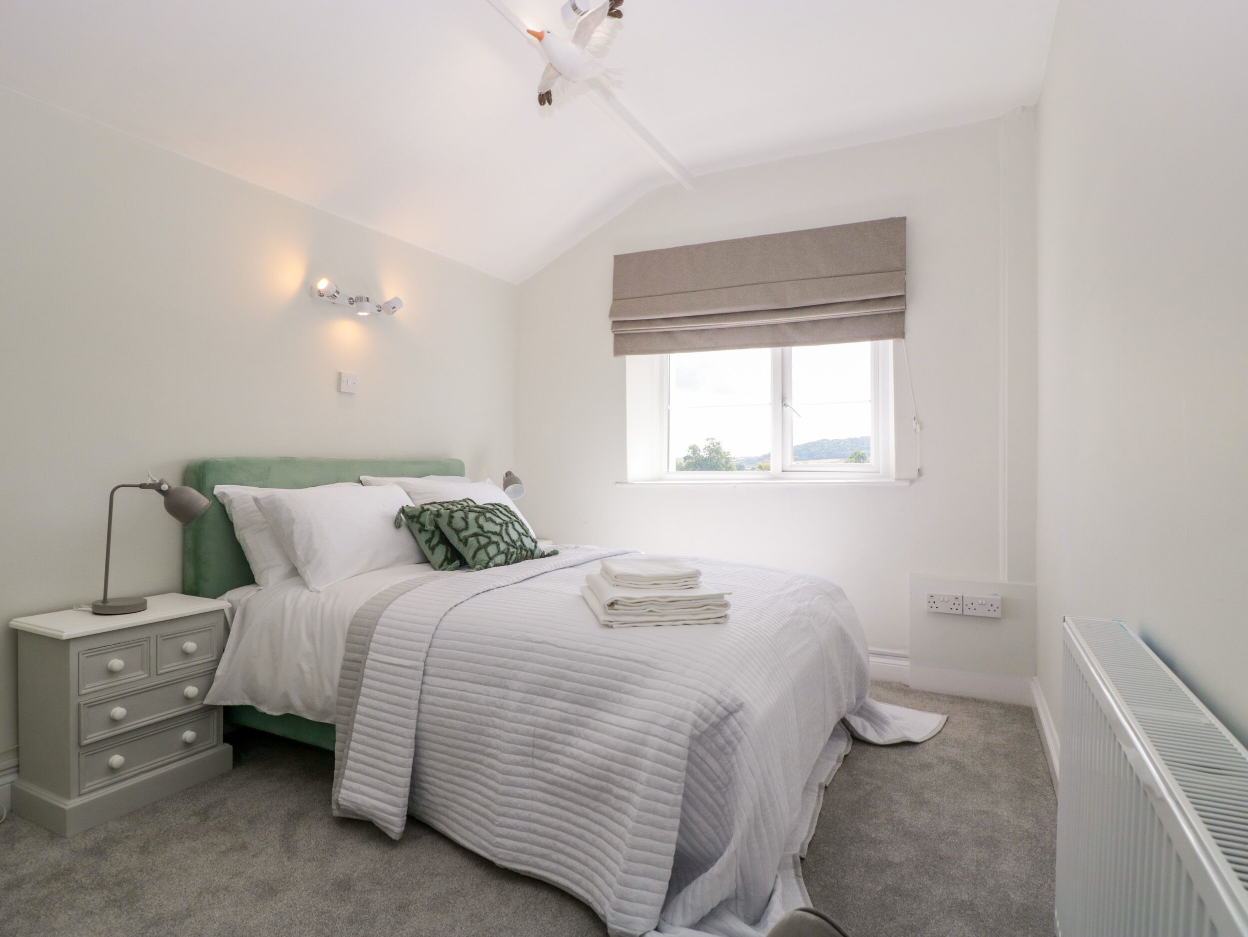 5 quartos, individualmente decorados, individualmente mobiliados
