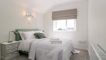 5 quartos, individualmente decorados, individualmente mobiliados