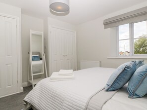 5 bedrooms, individually decorated, individually furnished, free WiFi - Somerset House (Bridgwater)