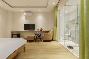 Standard-Doppelzimmer | Minibar, Zimmersafe, Schreibtisch, laptopgeeigneter Arbeitsplatz