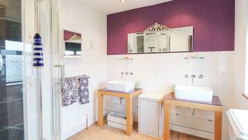 Cottage | Bathroom | Shower