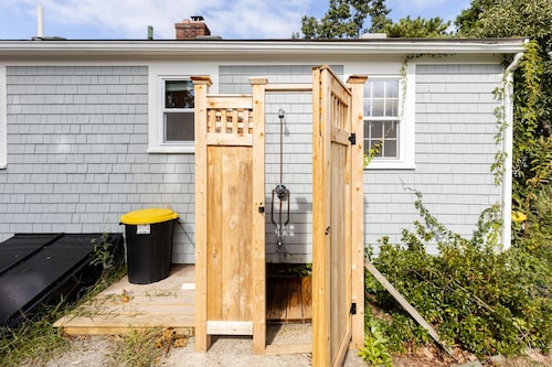 Popponesset Gem! 3 bed, 1 updated bath w/outdoor shower and deck. Private beach.