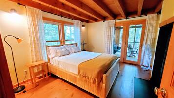 2 bedrooms, desk, free WiFi, bed sheets