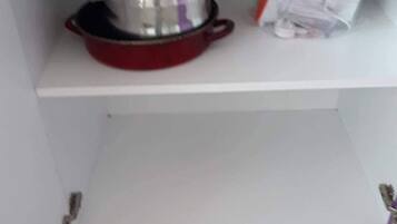 House | Private kitchen | Fridge, microwave, oven, stovetop