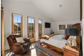 4 bedrooms, iron/ironing board, WiFi, bed sheets - Howling Elk Hideaway | Hot Tub + 15 Mins to Resort (Big Sky)