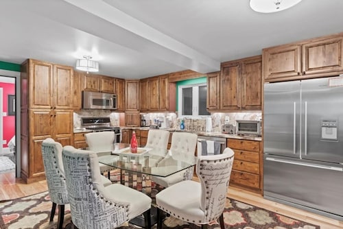 Sleeps 13 | Seneca Wine Trail | Near Seneca & Cayuga Lake